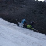 足がよれて、方向転換で岩に突っ込んだ！皆　大笑い！