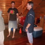 瑶子にこれはフォーマルドレスと嘘をつかれてパーティーだ着たクリス