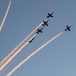 散ったの思うと、又編隊飛行はお見事！