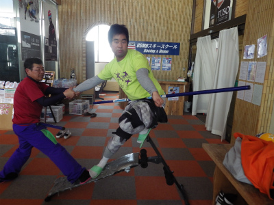 潰れて後傾の滑りからお座スキーで脱皮中!