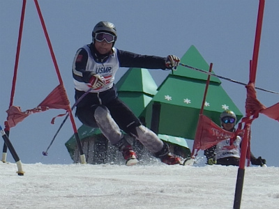 ビブが見える高い姿勢で正確なくの字姿勢が取れています◎