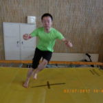 右腰が見えてのヒップローテーション×