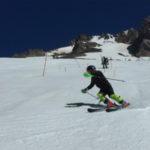 右手、右肩を下げるので内倒してしまいます×